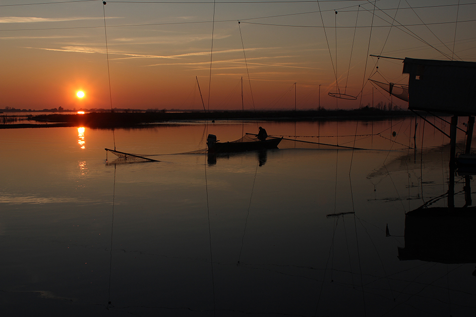 Cristiana Bonazza - Pescatore al tramonto / Fisherman at sunset (2012)