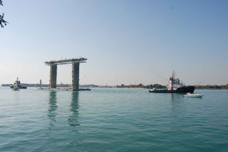 October 2008 Berthing facilities (so called "Mooring Dolphins") leave the Arsenale shipyard in Venice to reach the terminal for installation