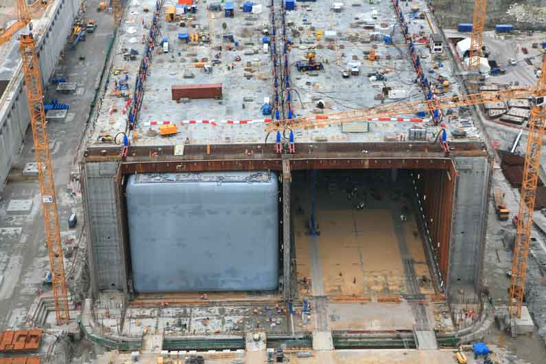 March 2007 LNG storage tanks are installed in the GBS